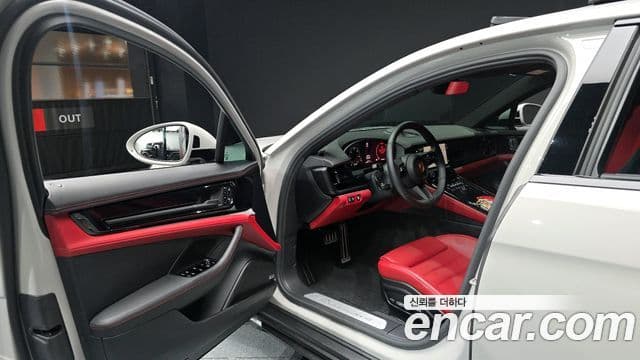 Porsche Panamera (976), 2025 10