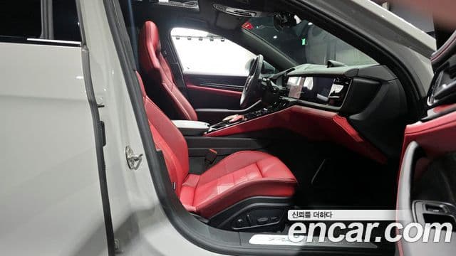 Porsche Panamera (976), 2025 11