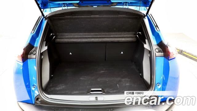 Peugeot e-2008 2세대 EV GT, 2023 13