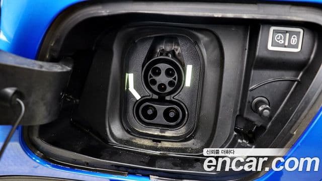 Peugeot e-2008 2세대 EV GT, 2023 14