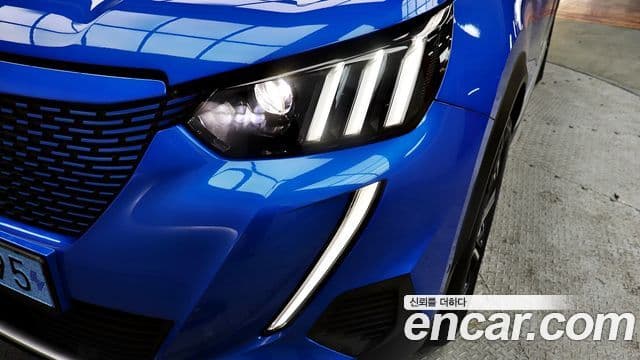 Peugeot e-2008 2세대 EV GT, 2023 18