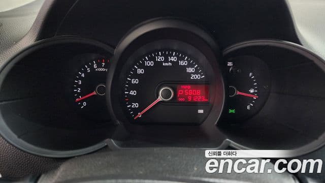 Kia All New Morning Deluxe Trendy, 2015 8