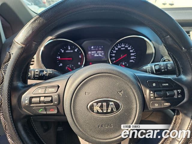 Kia All New Carnival Luxury, 2016 16