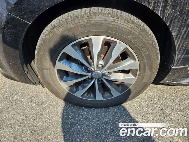 Kia All New Carnival Luxury, 2016 17