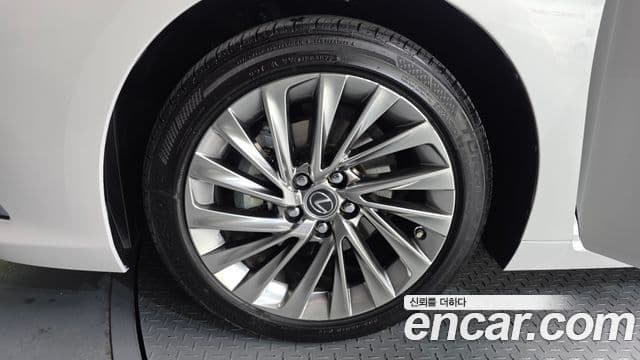 Lexus ES300h 7세대 Luxury Plus, 2023 все фото