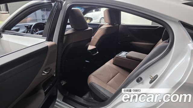 Lexus ES300h 7세대 Luxury Plus, 2023 11