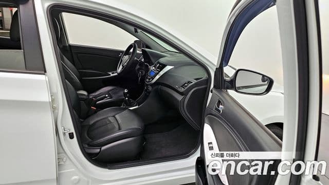 Hyundai Accent(новый кузов / новое поколение) Premier, 2013 10