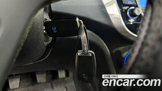 Hyundai Accent(новый кузов / новое поколение) Premier, 2013 18