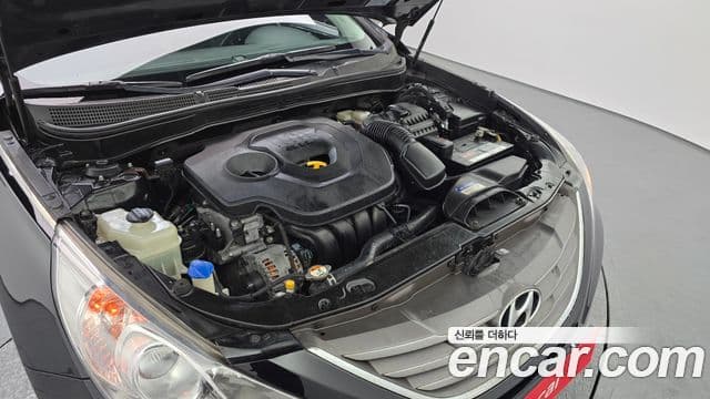 Hyundai YF Sonata Premier, 2012 6