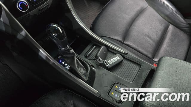 Hyundai YF Sonata Premier, 2012 9