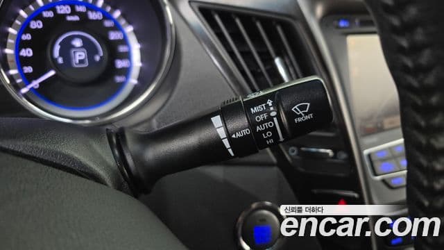 Hyundai YF Sonata Premier, 2012 18