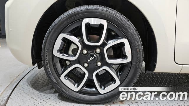 Kia The / новый New Ray Signature, 2022 все фото