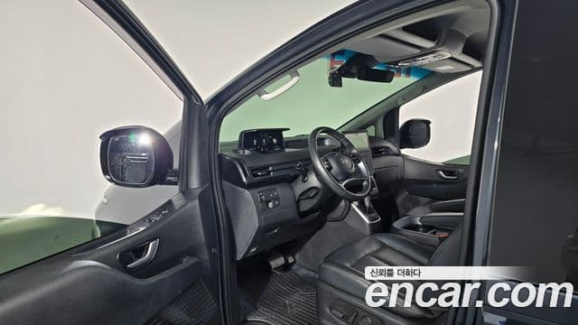 Hyundai Staria Modern, 2025 10