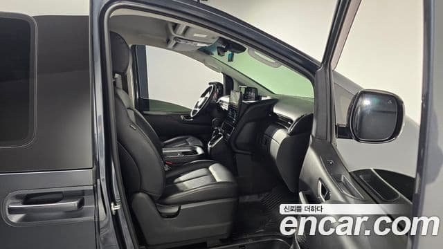 Hyundai Staria Modern, 2025 11