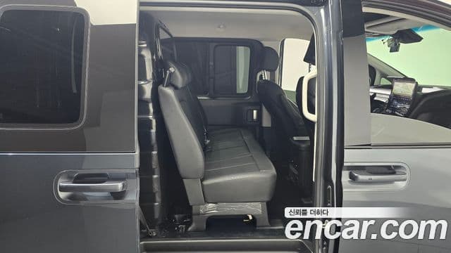 Hyundai Staria Modern, 2025 12