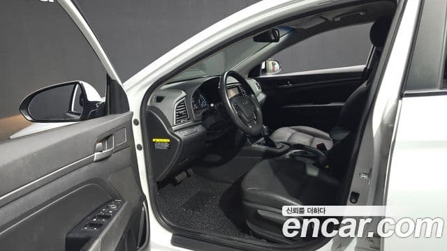 Hyundai Avante AD 1.6 GDI Smart, 2016 10