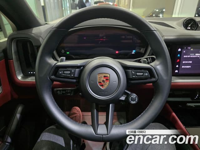 Porsche Cayenne (PO536) 3.0 E-гибрид купе, 2024 13