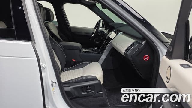 Land Rover Discovery 5 D300 Dynamic HSE, 2024 4