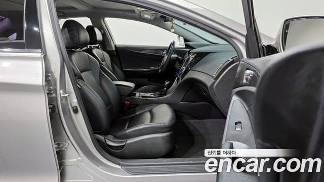 Hyundai YF Sonata Luxury, 2012 10