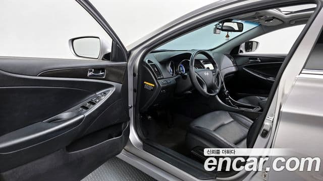 Hyundai YF Sonata Luxury, 2012 11