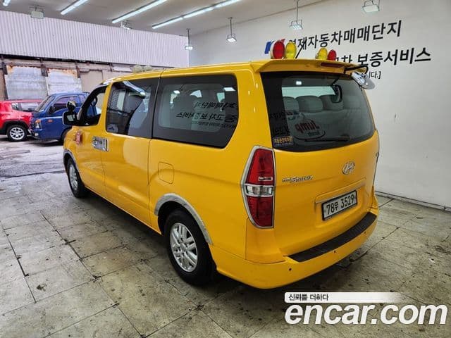 Hyundai Grand Starex детский перевозочный автомобиль, 2017 3