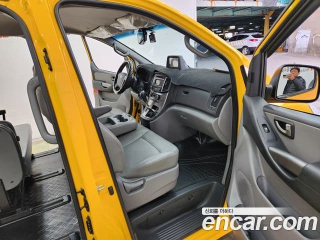 Hyundai Grand Starex детский перевозочный автомобиль, 2017 13