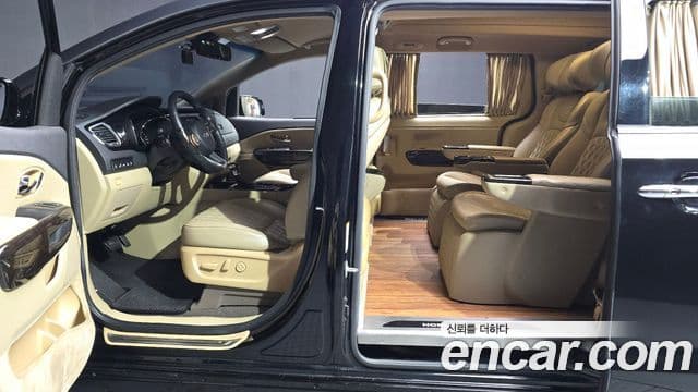 Kia The / новый New Carnival 9인승 High Limousine(компания по спецнадстройкам), 2019 10