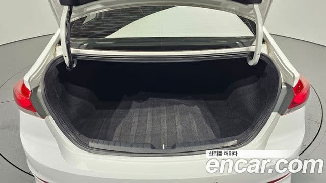 Hyundai Avante AD 1.6 GDI Smart, 2016 20