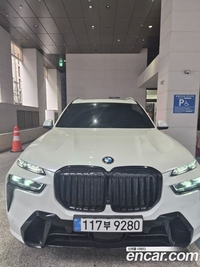 BMW X7 (G07) xDrive 40i M Sport 6인승, 2025 2