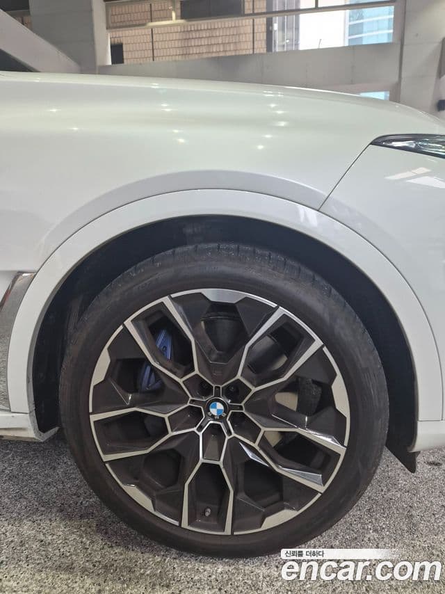 BMW X7 (G07) xDrive 40i M Sport 6인승, 2025 4
