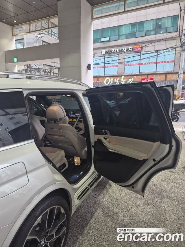 BMW X7 (G07) xDrive 40i M Sport 6인승, 2025 7
