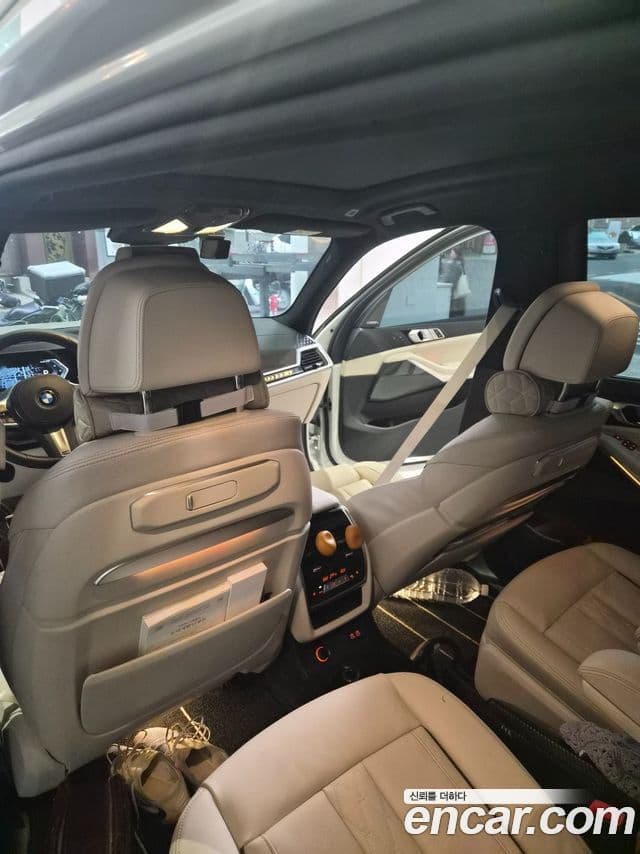 BMW X7 (G07) xDrive 40i M Sport 6인승, 2025 9