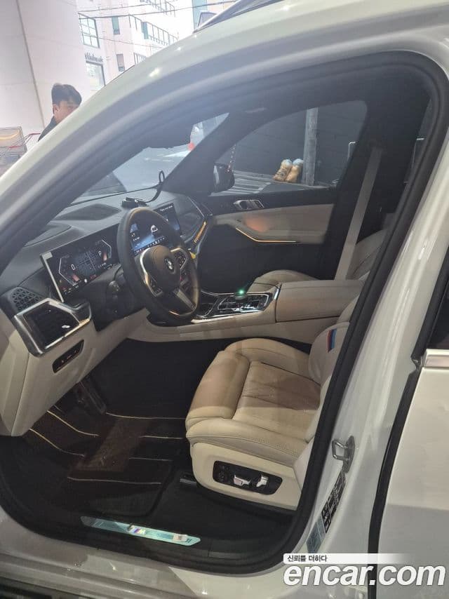 BMW X7 (G07) xDrive 40i M Sport 6인승, 2025 16