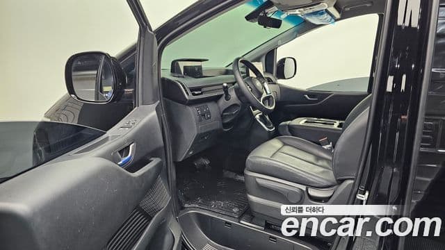Hyundai Staria Modern, 2025 10