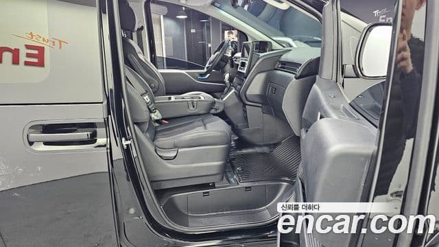 Hyundai Staria Modern, 2025 11