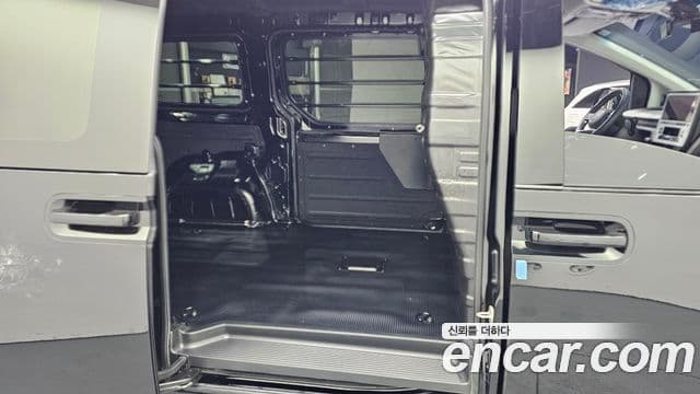 Hyundai Staria Modern, 2025 12