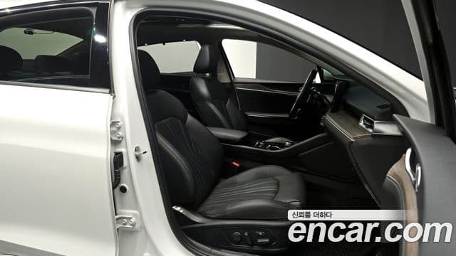 Kia K5 3세대 Signature, 2021 10