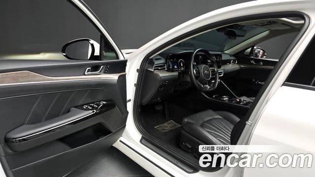 Kia K5 3세대 Signature, 2021 11