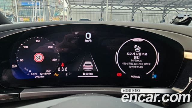 Porsche Macan EV 4S, 2025 8