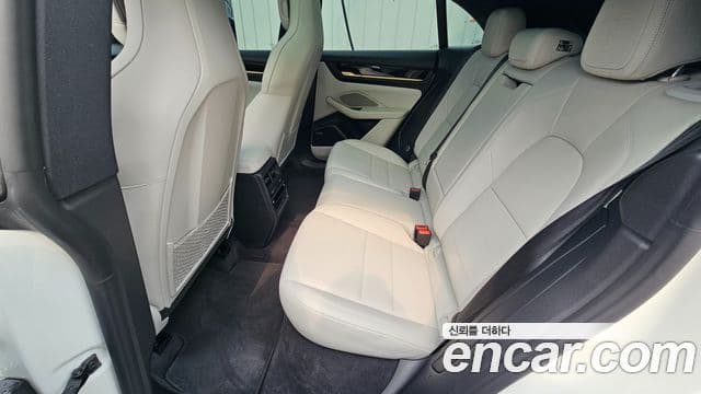 Porsche Macan EV 4S, 2025 10