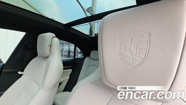 Porsche Macan EV 4S, 2025 14