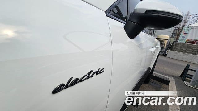 Porsche Macan EV 4S, 2025 16