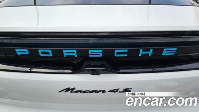 Porsche Macan EV 4S, 2025 17