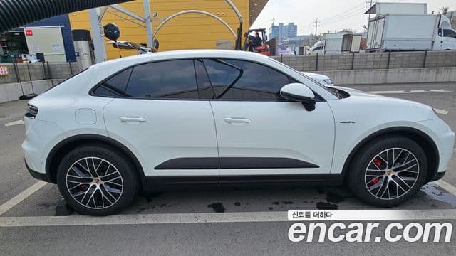 Porsche Macan EV 4S, 2025 18
