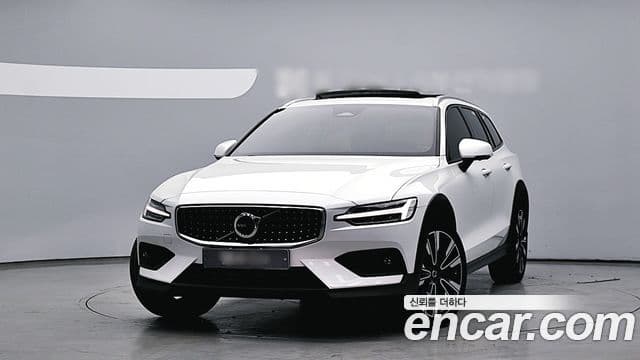 Volvo V60 Cross Country 2세대 B5 Ultimate AWD, 2023 1