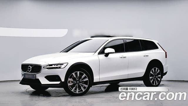 Volvo V60 Cross Country 2세대 B5 Ultimate AWD, 2023 3