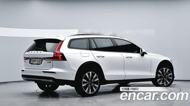Volvo V60 Cross Country 2세대 B5 Ultimate AWD, 2023 4