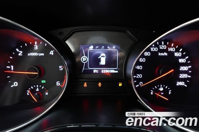 Kia All New Carnival VIP, 2017 12