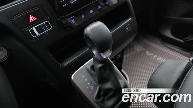 Hyundai Staria Modern, 2025 9