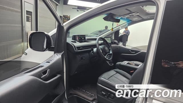 Hyundai Staria Modern, 2025 10